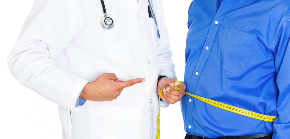 Doctor measure the waist of a make patient
